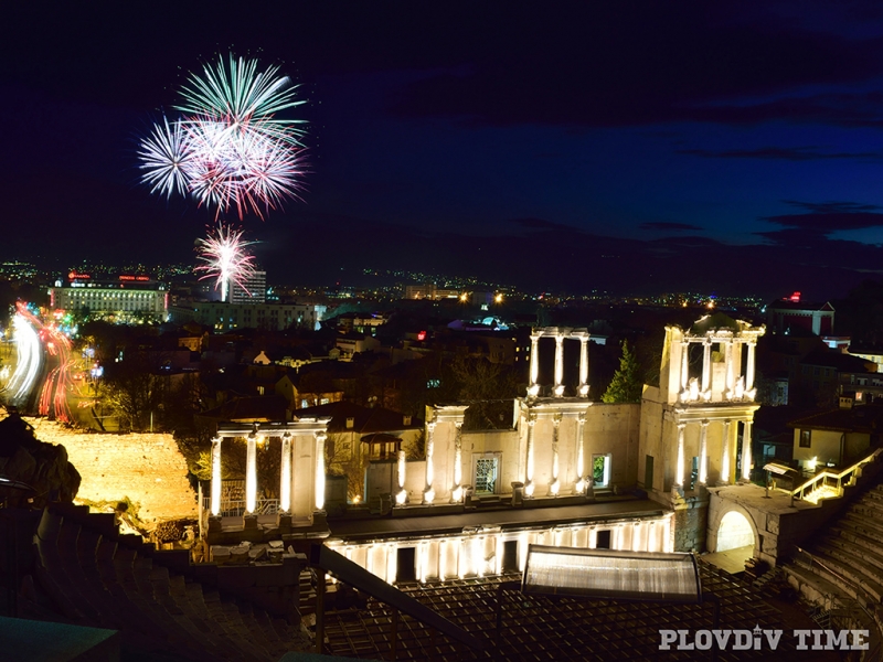 Красива заря над Пловдив в нощта на Освобождението СНИМКИ