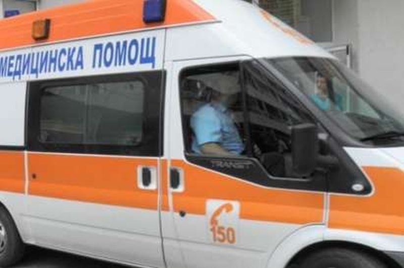 Фен на “Левски“ пострада, след като факла избухна в ръцете му