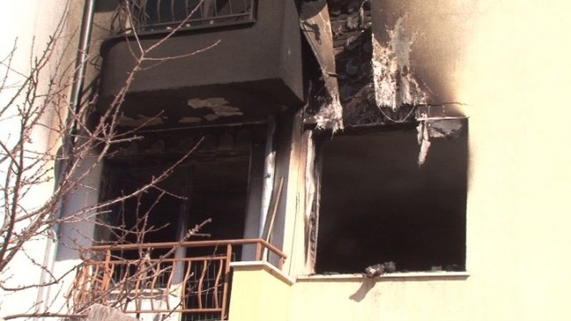 СНИМКИ на обгорелия апартамент, в който загина пловдивчанин