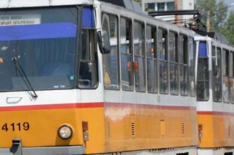 Разбиха носа на момче в градския транспорт без причина СНИМКА