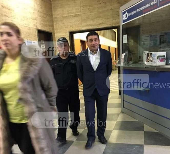 Словашките измамници, които мотаха пловдивския съд, остават в ареста след среднощно заседание СНИМКИ