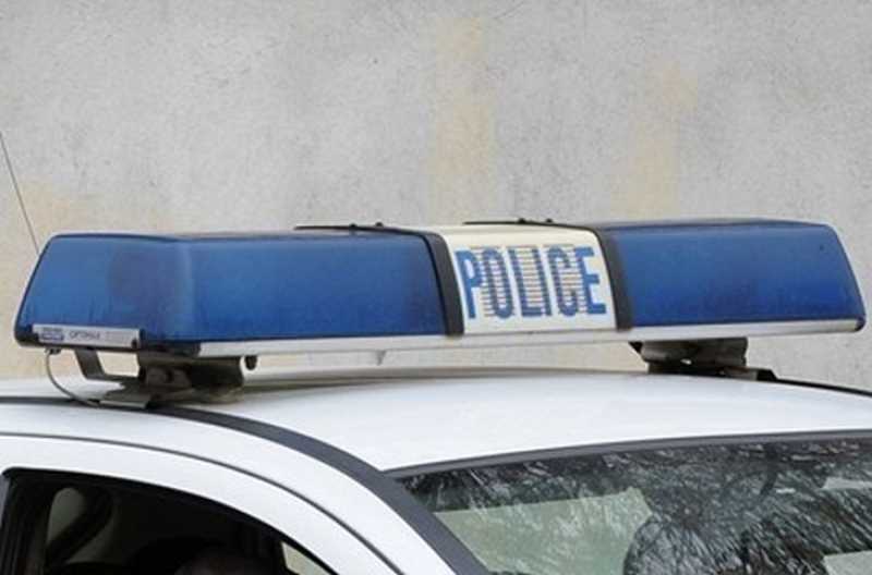 Полицията иззе 400 торби с хранителни продукти с лого на политическа партия