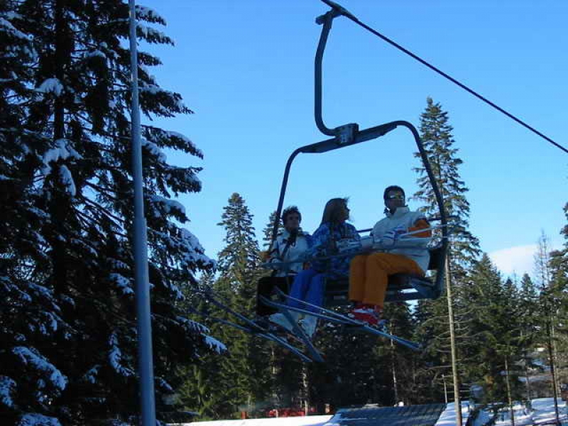 Дете падна от лифта в Боровец