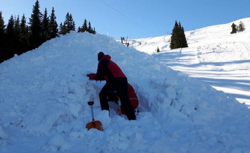 Жената, която пострада при лавина, е в стабилно състояние