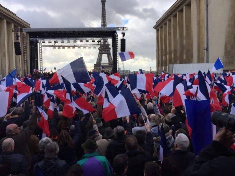 Масов митинг във Франция заради скандален кандидат-президент СНИМКА