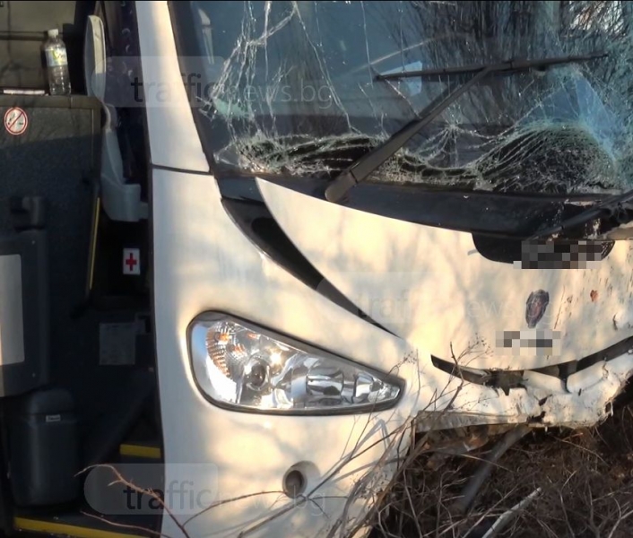 Автобус с 30 пътници от Пловдив за София катастрофира