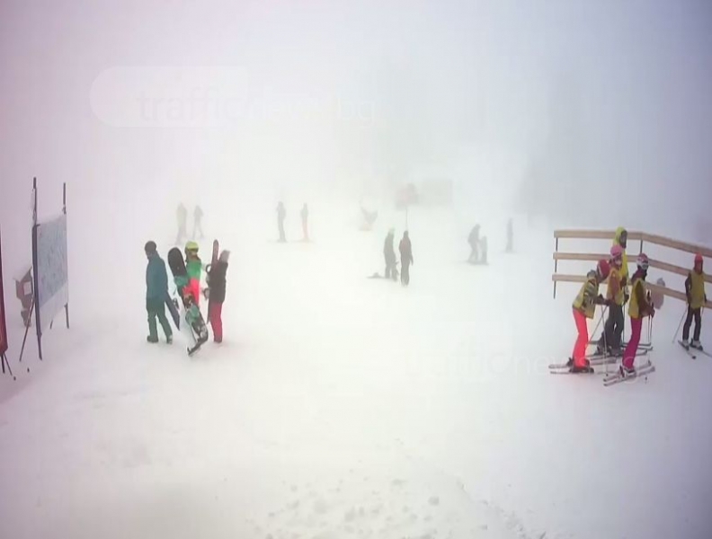 Скиорите да скачат в ските! В планините пада още сняг