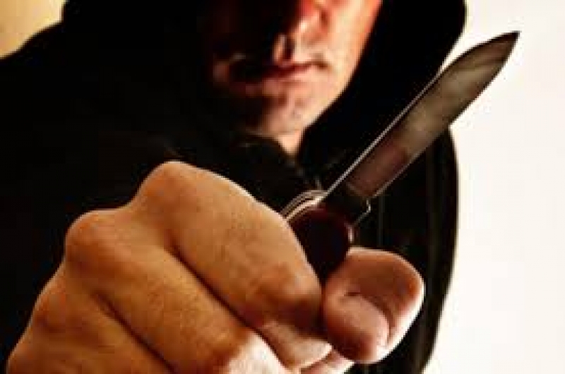 Маскиран обра с нож магазин в карловско село