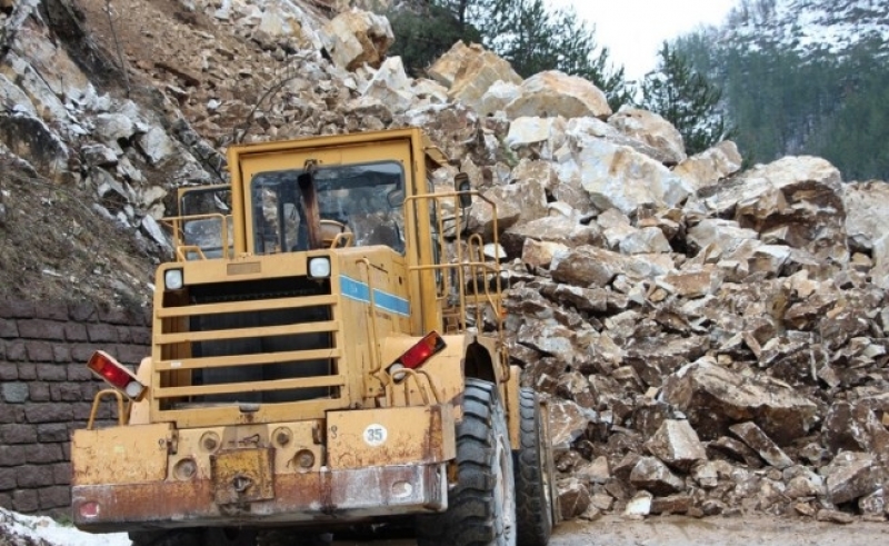 Свлачище блокира пътя Асеновград - Чепеларе
