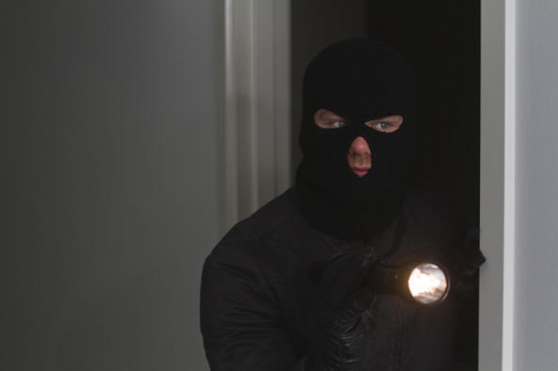 Апаши обраха павилион на Рогошко шосе, задигнаха безалкохолно и храна