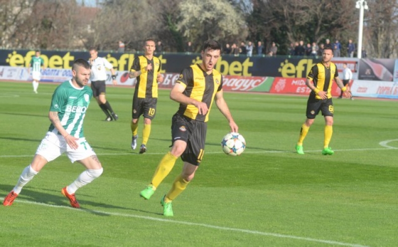 Ботев Пловдив може да остане без половин отбор