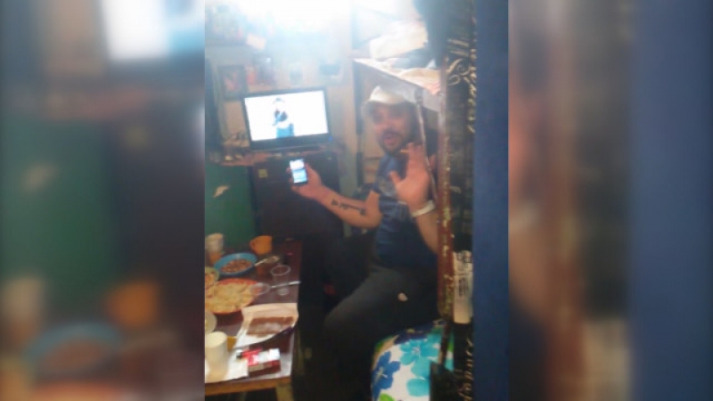 Затворници в Пазарджик излъчват на живо във Фейсбук как ядат и пият ВИДЕО