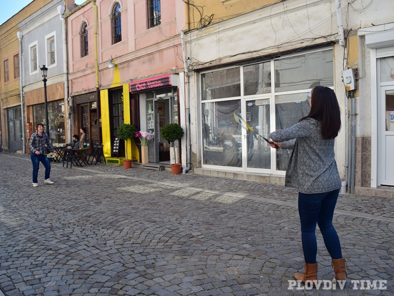 Капана посрещна пролетта с игра на бадмингтон СНИМКИ