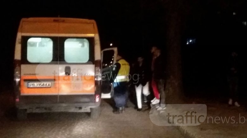 Пиян шофьор се заби в дърво, линейка е на мястото! СНИМКИ