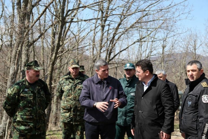 Министър Узунов инспектира границата СНИМКИ