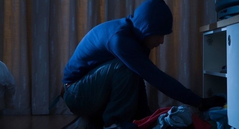 Крадци обраха апартамент в Смирненски през нощта, взели пари и телефони