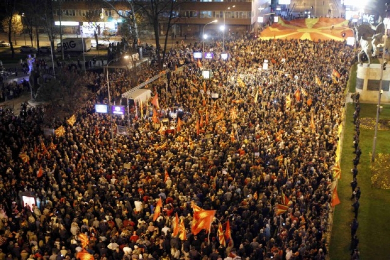 Масови протести в Скопие срещу посещението на Йоханес Хан