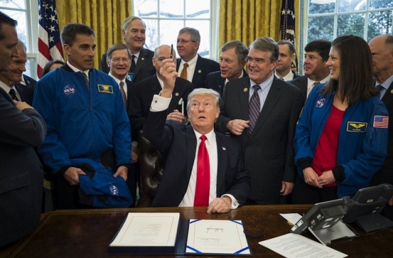 Тръмп подписа закон, свързан с Марс