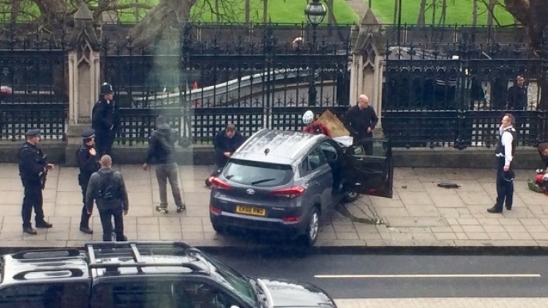 Колата за атентата в Лондон е наета в Бирмингам, градът под блокада