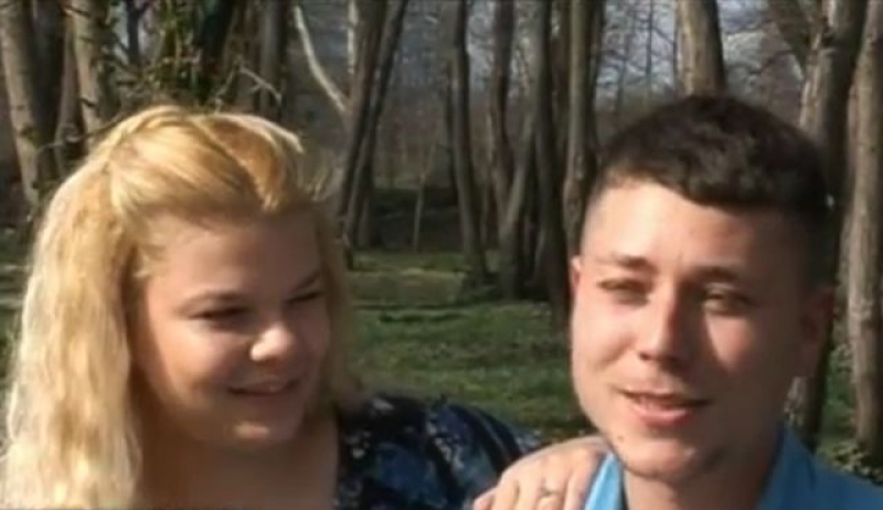 Романтика в Пловдив: Младеж предложи на любимата си по време на дипломирането й