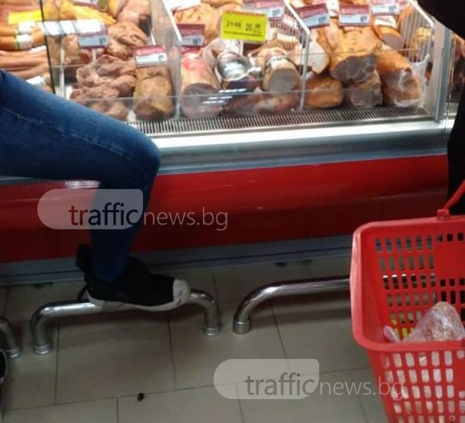Хлебарки налазиха супермаркет в Кючука СНИМКИ