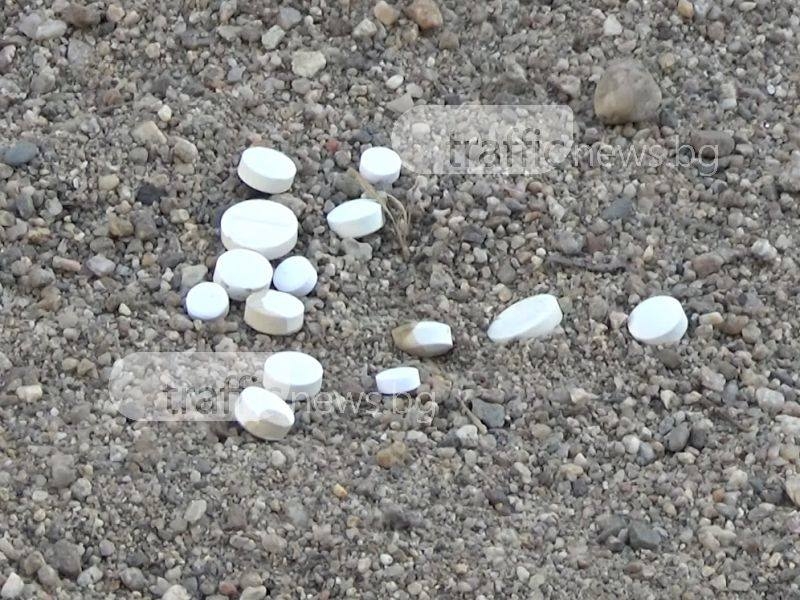 Изгребаха пясъка, в който деца от ЖР “Тракия“ намериха хапчета ВИДЕО