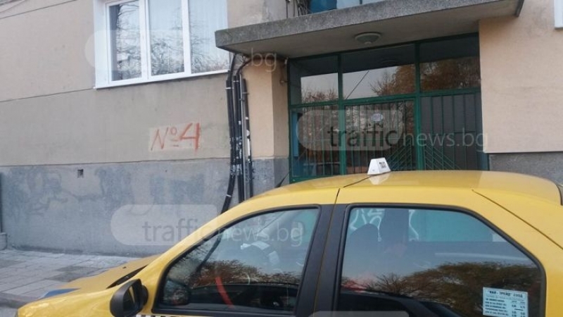 Разбиха и обраха две коли в Пловдив