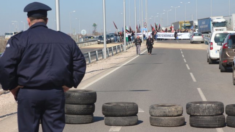Протестиращи блокират границата с Турция и днес