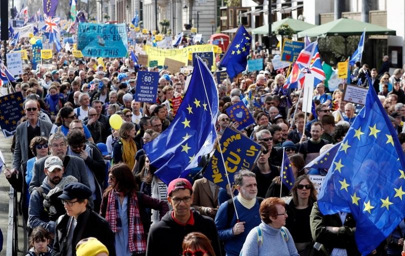 Хиляди англичани излязоха по улиците на Лондон срещу Брекзит