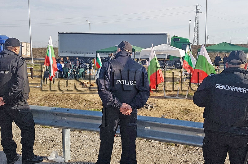 Патриотите вдигнаха палатките от границата и отпътуваха за изборите