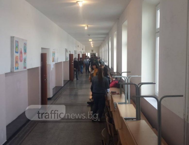 Асеновградчани още спят, избирателните секции са празни