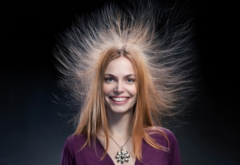 Как да успокоите наелектризираната коса?