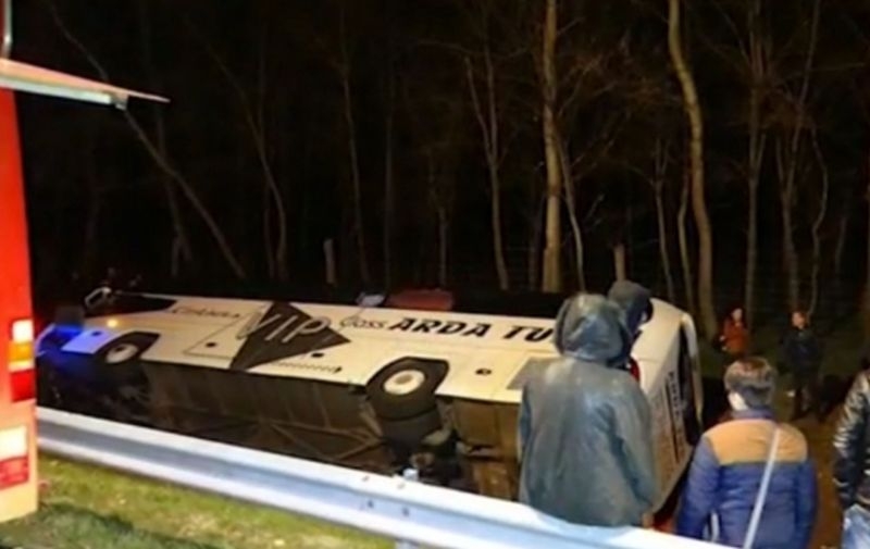 СНИМКИ и ВИДЕО на катастрофиралия български автобус в Унгария