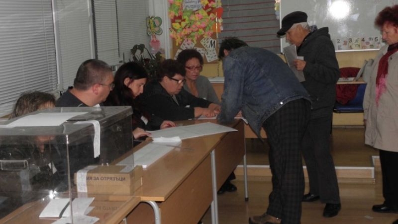 Удължават изборния ден в Истанбул, в Бурса припадат на опашката