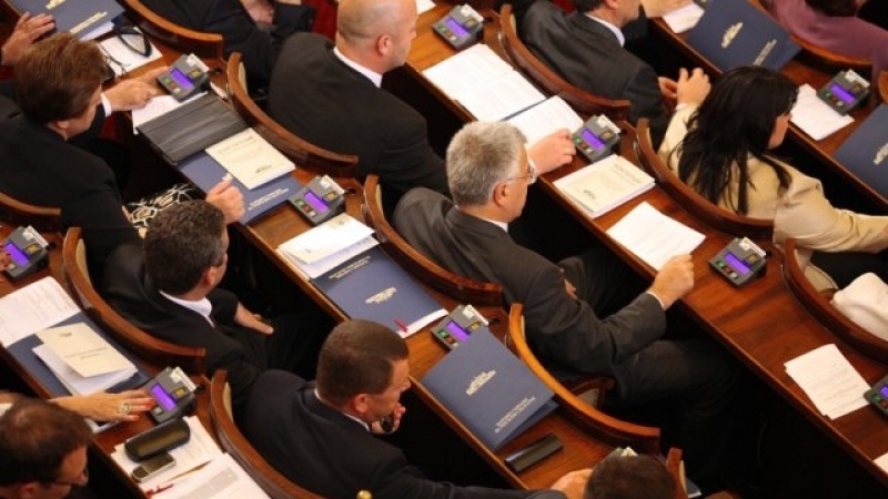 Новите депутати ще взимат над 3 бона заплата