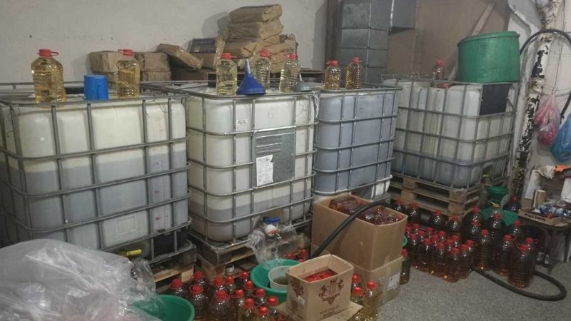 Пловдивски митничари намериха 10 тона нелегален алкохол в Перущица