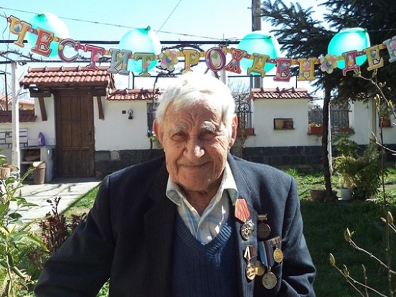 Дядо от Пловдивско доживя до 104 години, хапвайки лимони и месо
