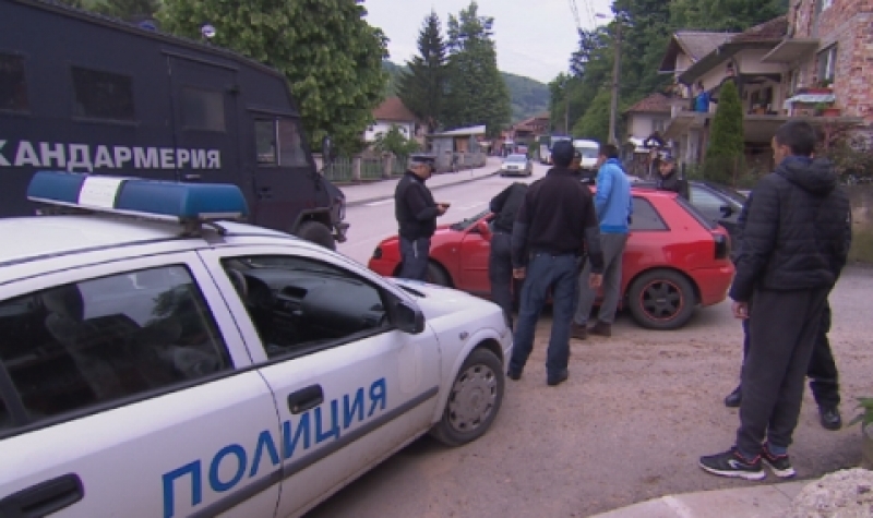 Масово меле в пловдивско село! Арестуваха петима, един бе откаран в болница