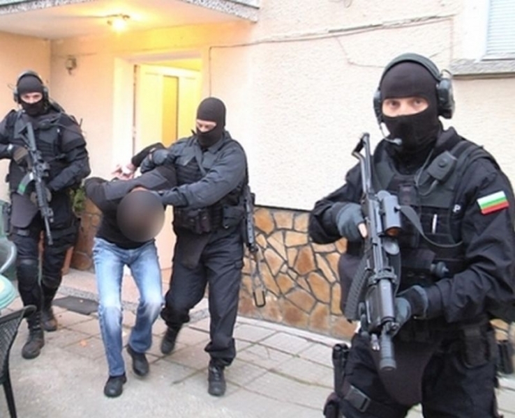 Акция в Пловдив! Закопчаха седем дилъри на дрога, трима от тях непълнолетни