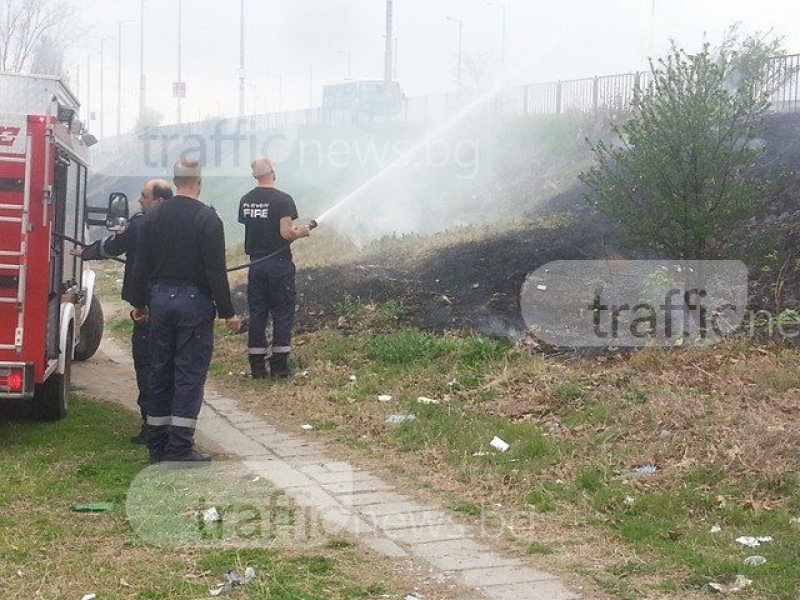 Подпалиха треви в Кършияка, черен дим задуши квартала СНИМКИ