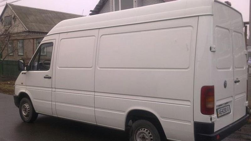 Задигнаха 3 бона от бус в центъра на Пловдив