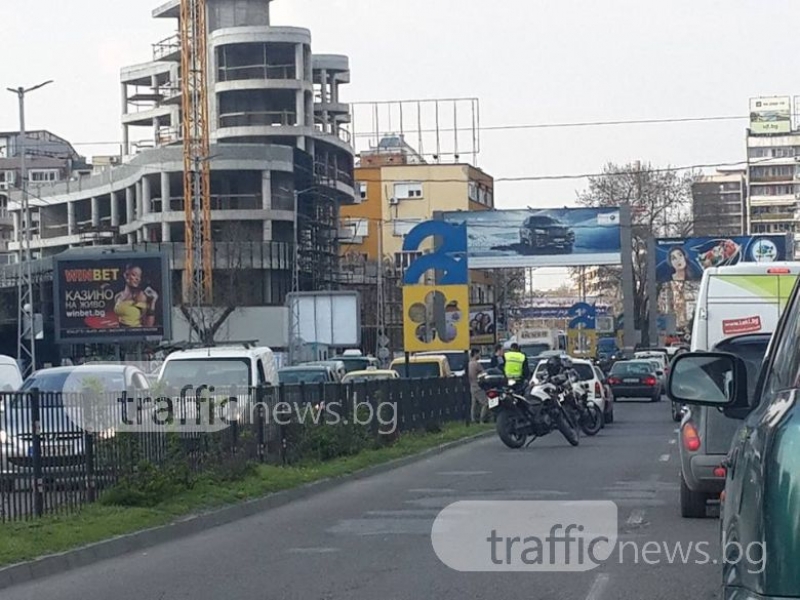 Зверска тапа на Панаира! Форд връхлетя хонда СНИМКИ