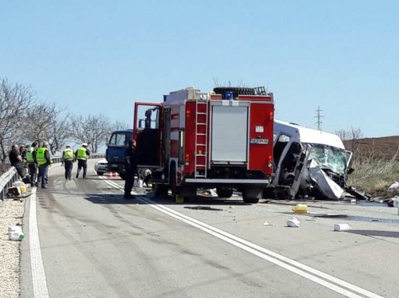 Един човек е загинал,а 16 са ранени в тежки катастрофи през последното денонощие