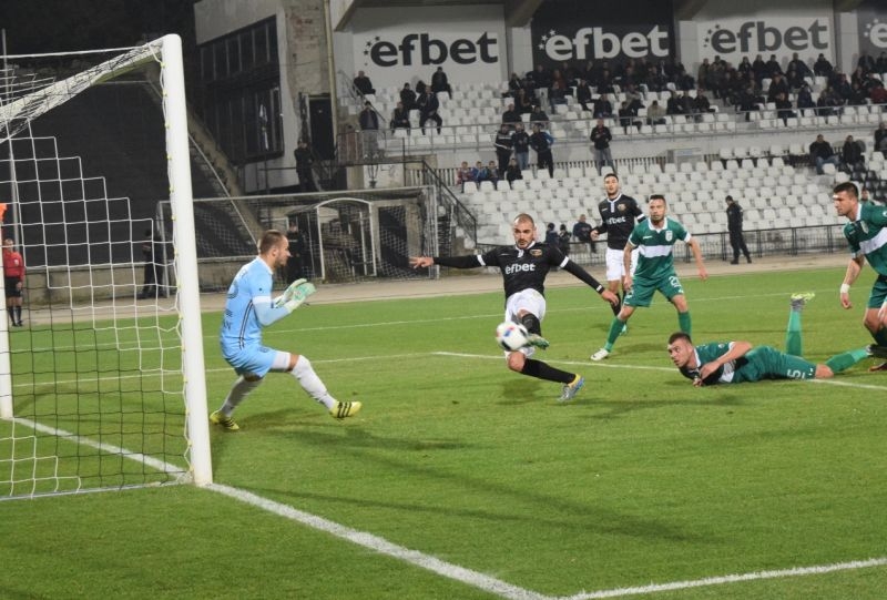 Локомотив си тръгна с празни ръце от Стара Загора след гол в последната минута