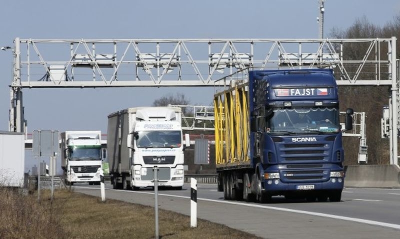 Тираджия преби и ограби стопаджийка, отказала му сексуални услуги