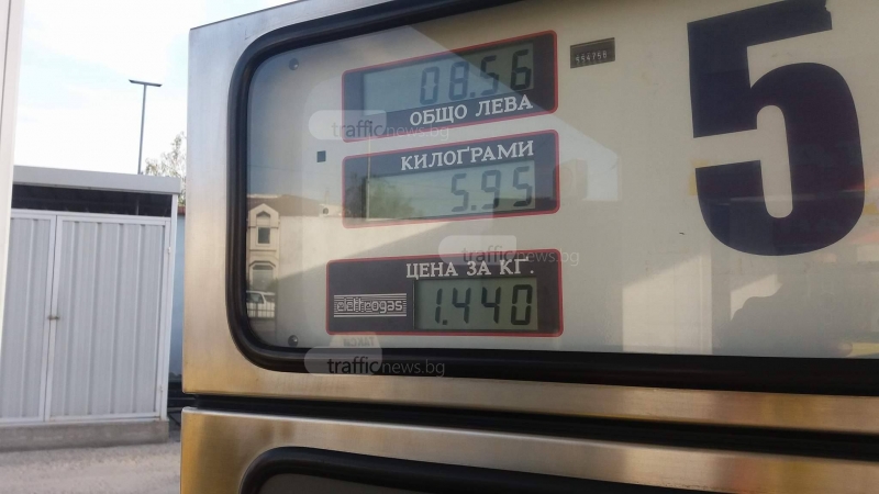 Метанът в Пловдив скочи драстично, таксита минават на бензин