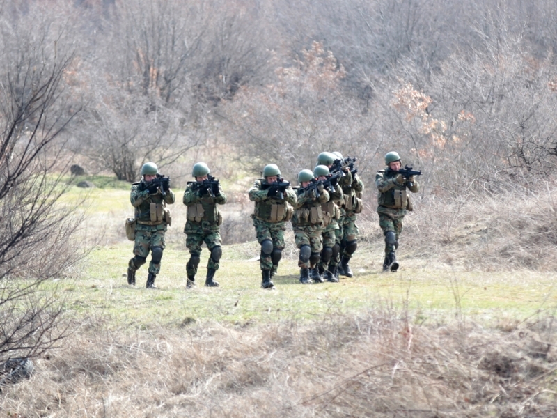 Пловдивските командоси тренираха ликвидиране на терористи и освобождаване на заложници