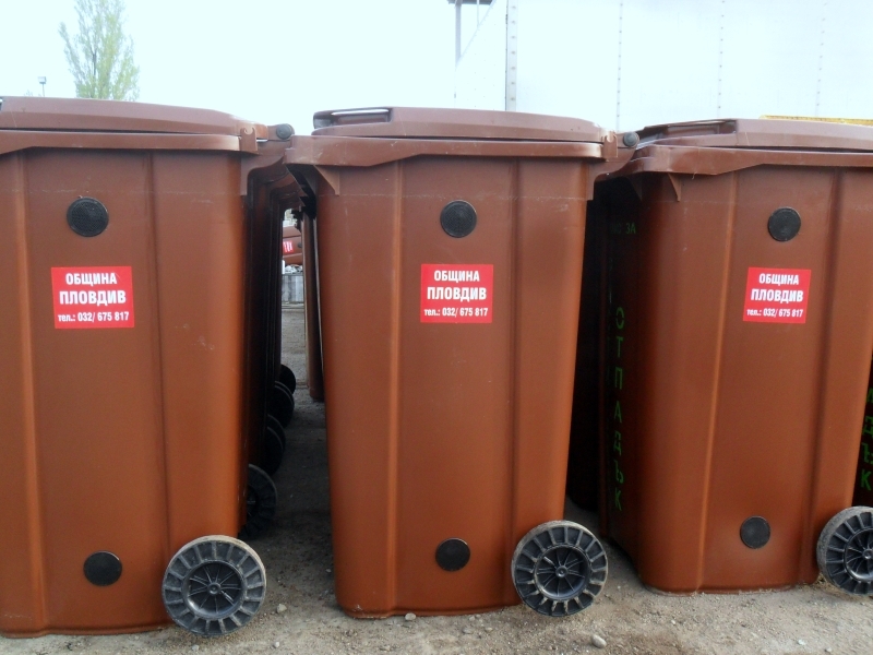 Слагат контейнери за растителни отпадъци в Прoслав и Коматево
