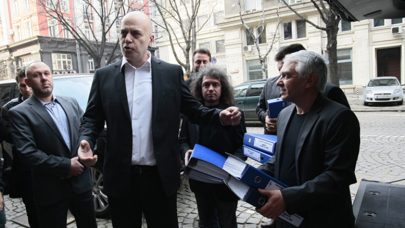 ВАС решава дали референдумът на Слави Трифонов е задължителен