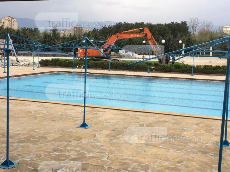 Водна пързалка за 2 милиона поставят в  Акваленд в Пловдив СНИМКИ